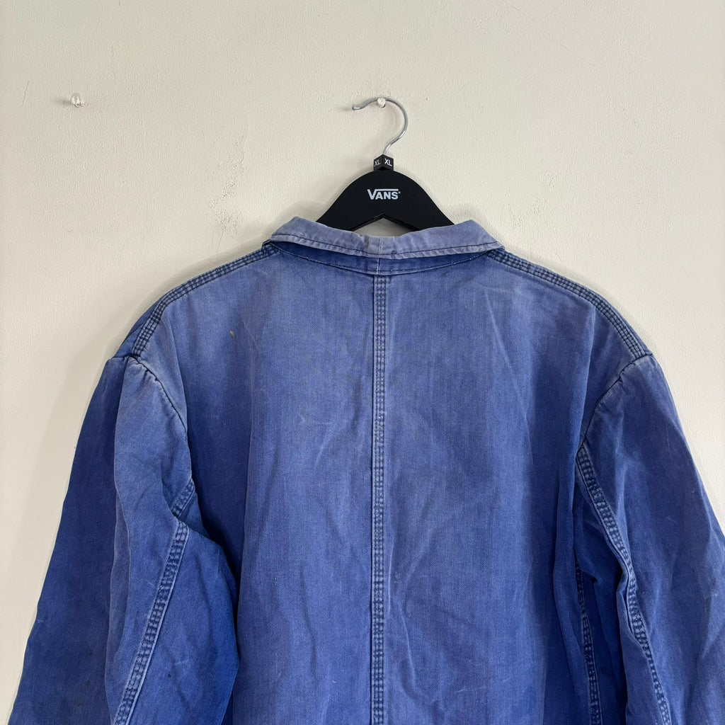 Bücking blue chore jacket faded herringbone twill with tulip emblem patch pocket.