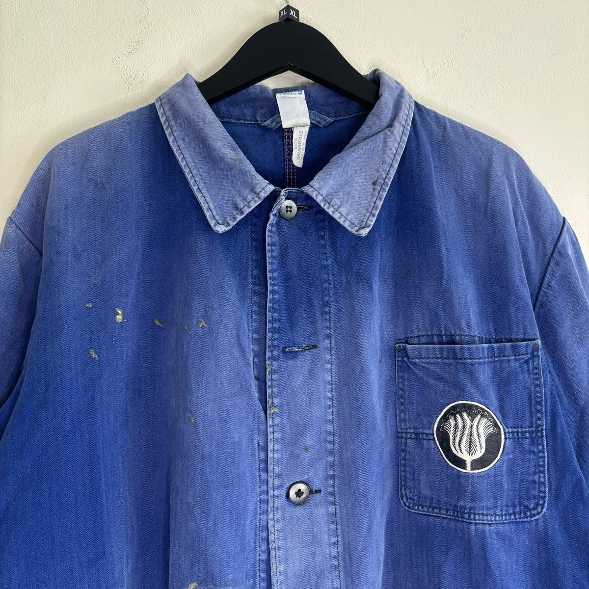 Bücking blue chore jacket faded herringbone twill with tulip emblem patch pocket.