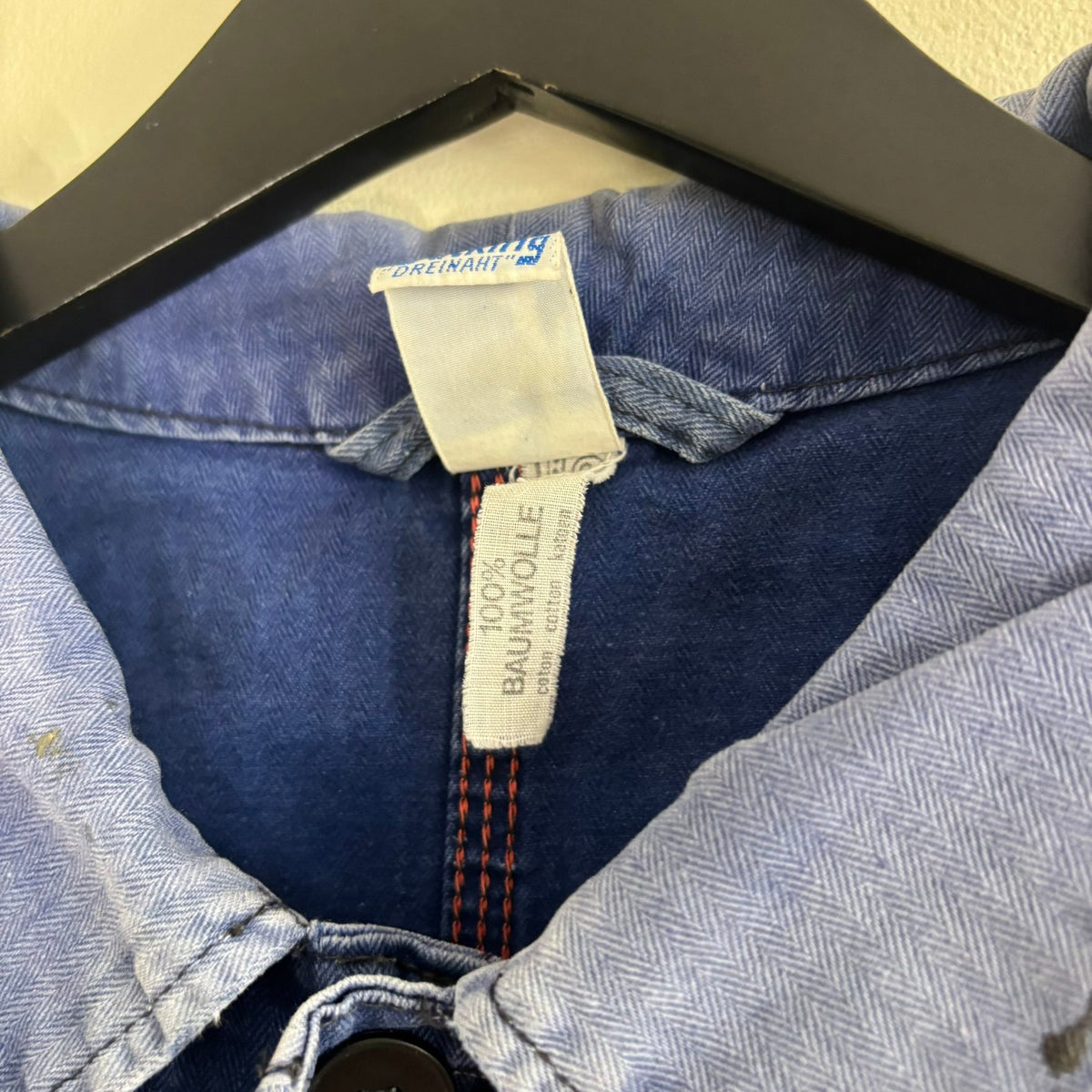 Bücking blue chore jacket faded herringbone twill with tulip emblem patch pocket.