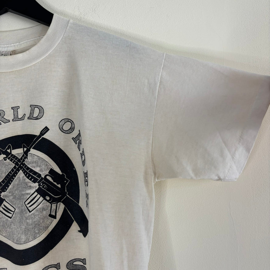 Belton vintage graphic t-shirt off-white with black and grey crossed rifles design