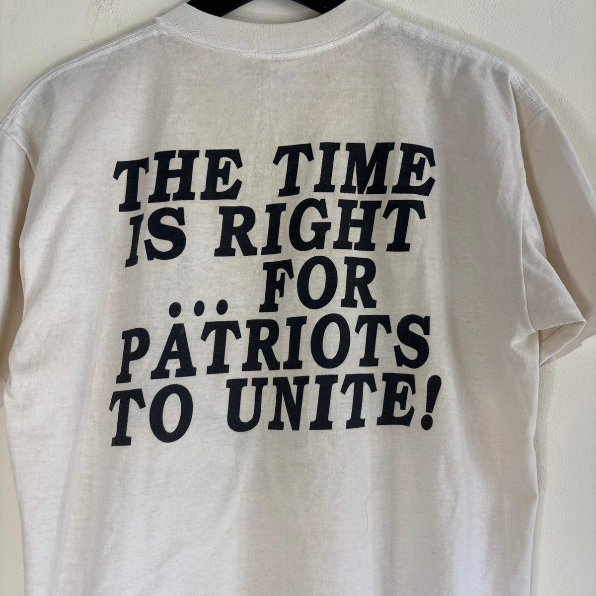 Belton vintage graphic t-shirt off-white with black and grey crossed rifles design